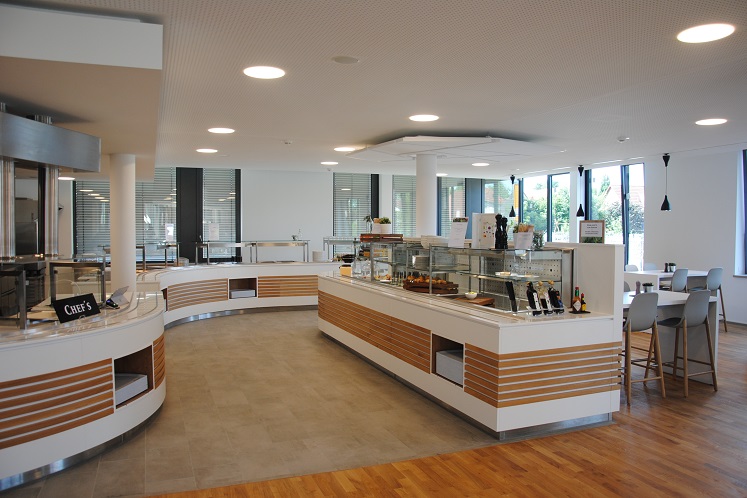 Modernes, betriebseigenes Restaurant