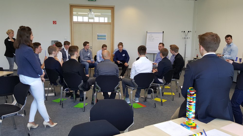 Diskussionsrunde im Assessment Center beim Bewerbertag in Lingen