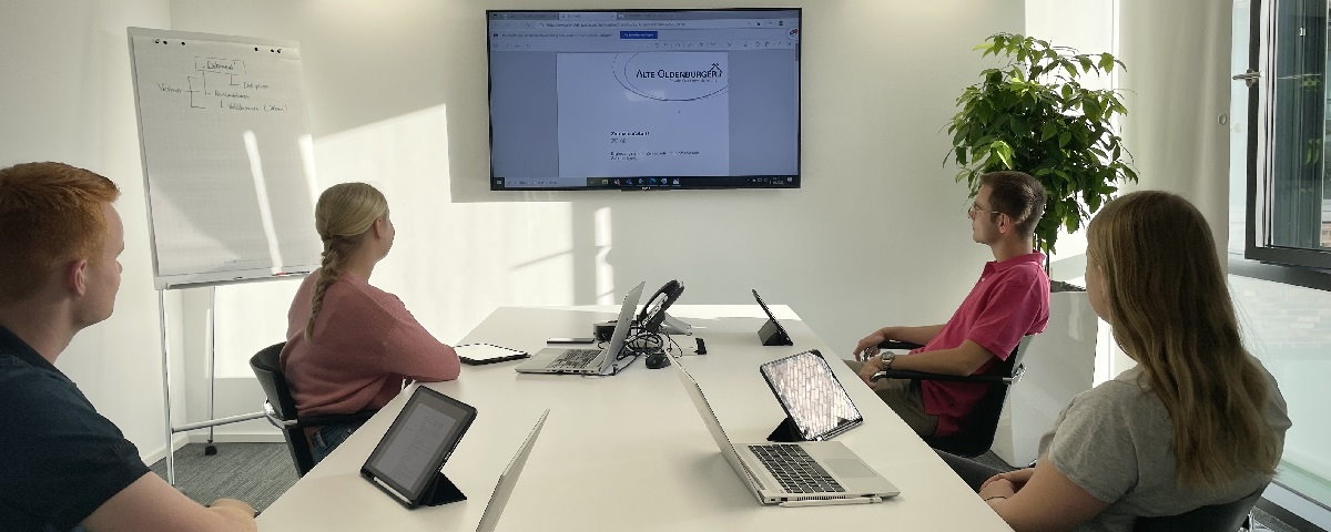 Azubis im Schulungsraum